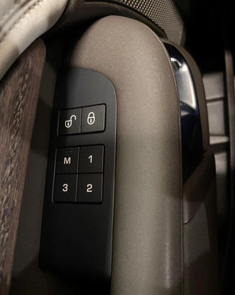Land Rover Discovery cena 134900 przebieg: 105442, rok produkcji 2017 z Poznań małe 254